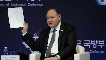 El ministro de Defensa filipino denunció en vivo una nota de China en un foro internacional: “Esto es coacción, intimidación y agresión”