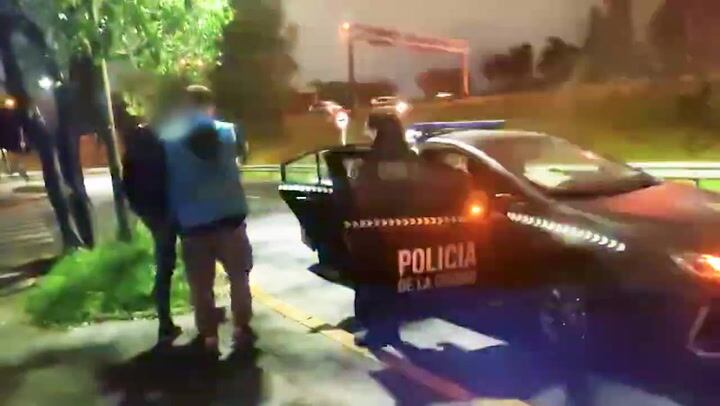 Tras la detención, los agentes incautaron el teléfono móvil del detenido