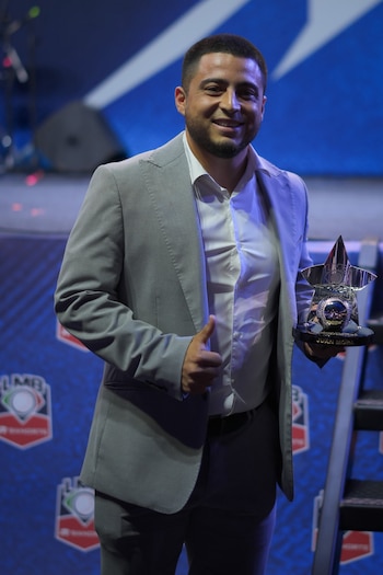 Juan Mora recibiendo el Premio al Novato del Año. (Liga Mexicana de Beisbol)
