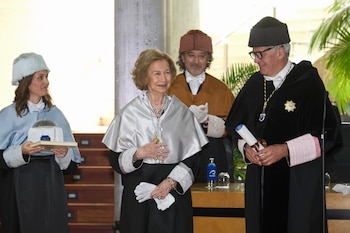 La reina Sofía, investida Doctora