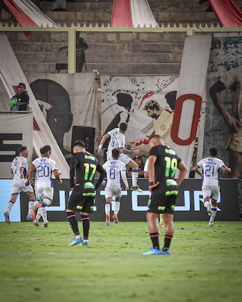 El doblete de Valentín Roblado hundió a Universitario y le dio los 3 puntos a Alianza Atlético en el estadio Monumental. - créditos: Liga 1