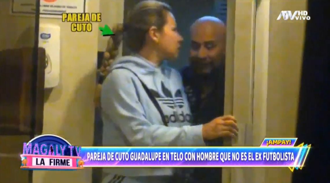 Instante que Charlene Castro abandonaba el hotel donde estuvo por una hora con misterioso hombre