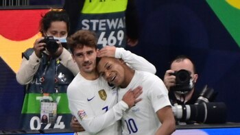 Mbappé lidera una Francia entre