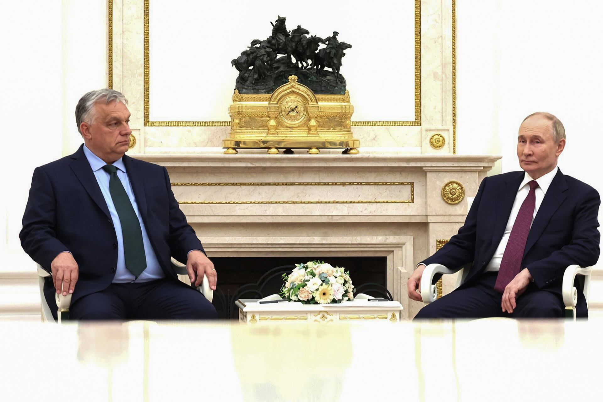 El presidente ruso Vladimir Putin se reúne con el primer ministro de Hungría, Viktor Orbán, en Moscú. (Foto: Kremlin/dpa)