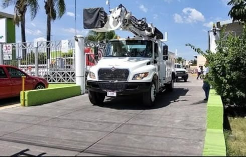 La Comisión Federal de Electricidad activa un plan de contingencia con grúas, plantas de emergencia y un helicóptero mientras el ciclón se fortalece frente a las costas del Pacífico mexicano