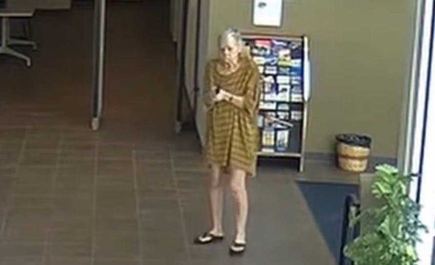 Linda Jean Croteau, de 71 años, murió en un hospital después de recibir disparos de agentes del Departamento de Policía de Port Orange, en Florida (Captura de video)