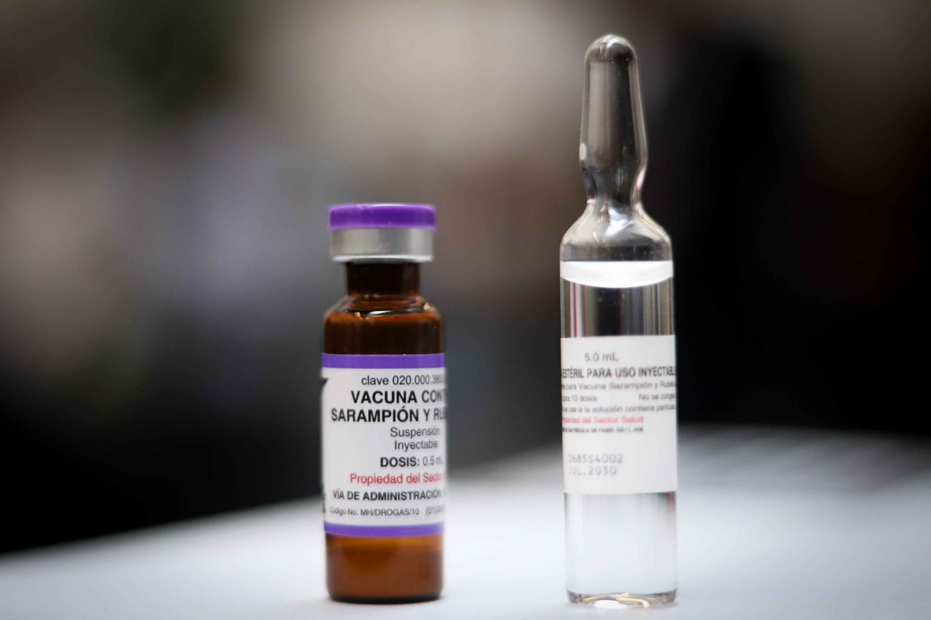 Muestra de una vacuna contra el Sarampión y Rubeola en una jornada de vacunación en el Senado de la República. FOTO: GRACIELA LÓPEZ/CUARTOSCURO.COM