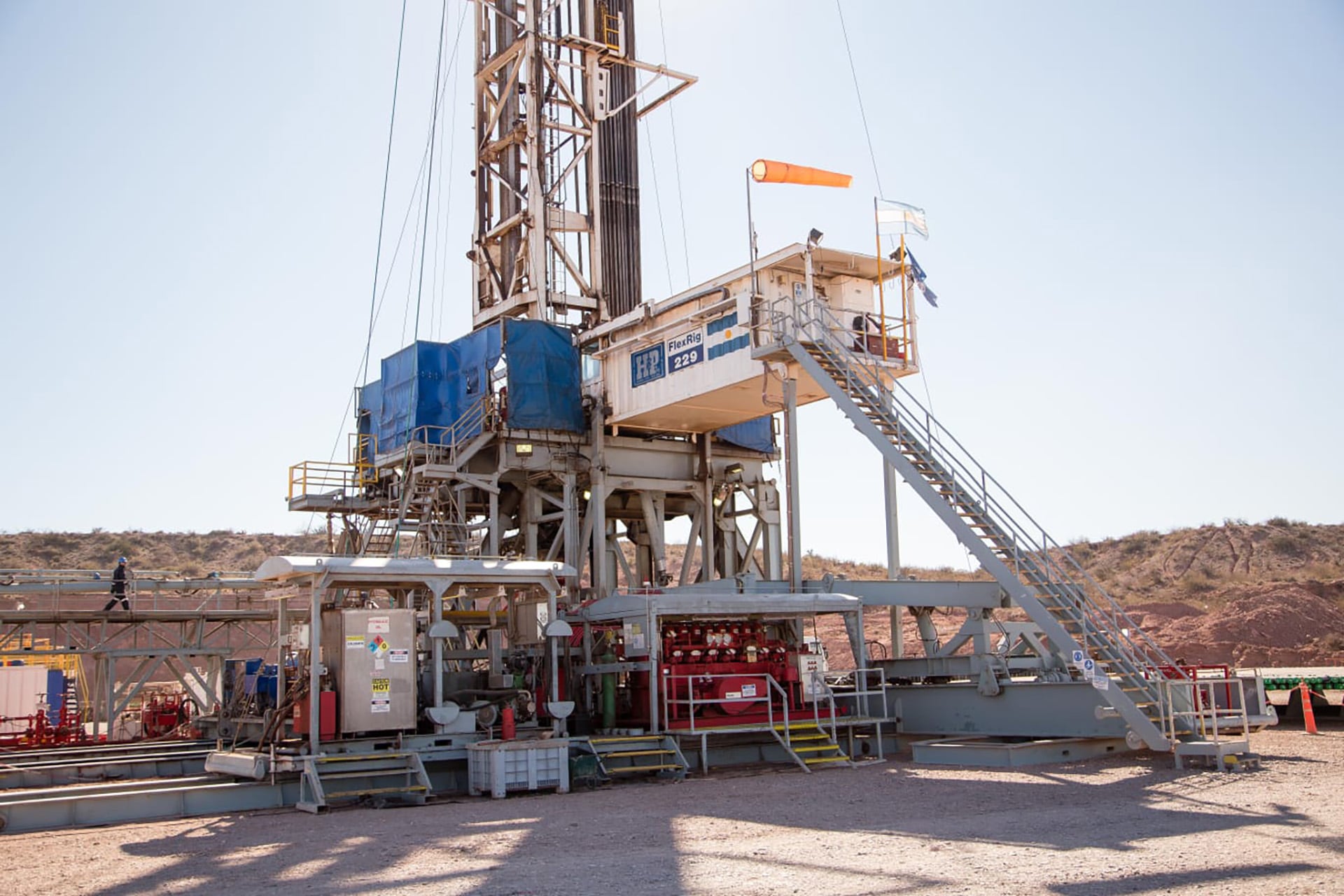 YPF opera bloques como Narambuena y Bajo del Toro Norte, y también avanza con pruebas piloto en la porción mendocina de la formación. (Fuente)