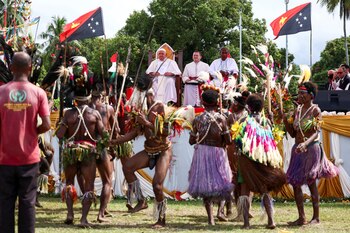 Francisco fue recibido en Vanimo