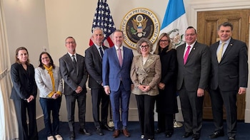 Guatemala firma acuerdo comercial con