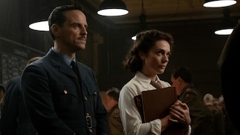 Andrew Scott y Kerry Condon en 'Tiempo de victoria'.