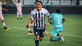 Cristian Neira alza la mano