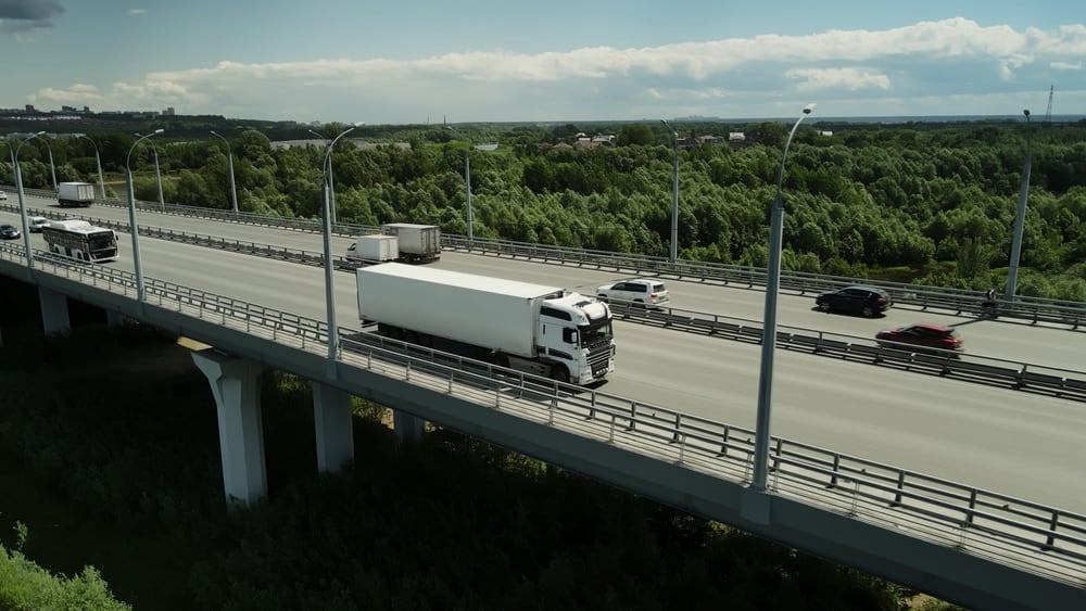 Para las empresas de transporte, cuanto mayor es la distancia recorrida y la utilización de los vehículos, mayor es la exposición de una operación ante variaciones en el precio del litro (Foto: Shutterstock)