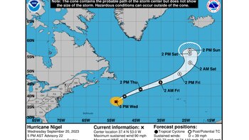 Huracán Nigel pierde fuerza mientras