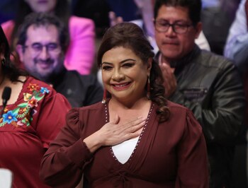 Clara Brugada, Mexico City mayor candidate for the ruling MORENA party, gestures during a election campaign rally, in Mexico City, Mexico, November 20, 2023. REUTERS/Luis Cortes