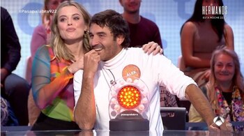 Adriana Torrebejano junto a Alex