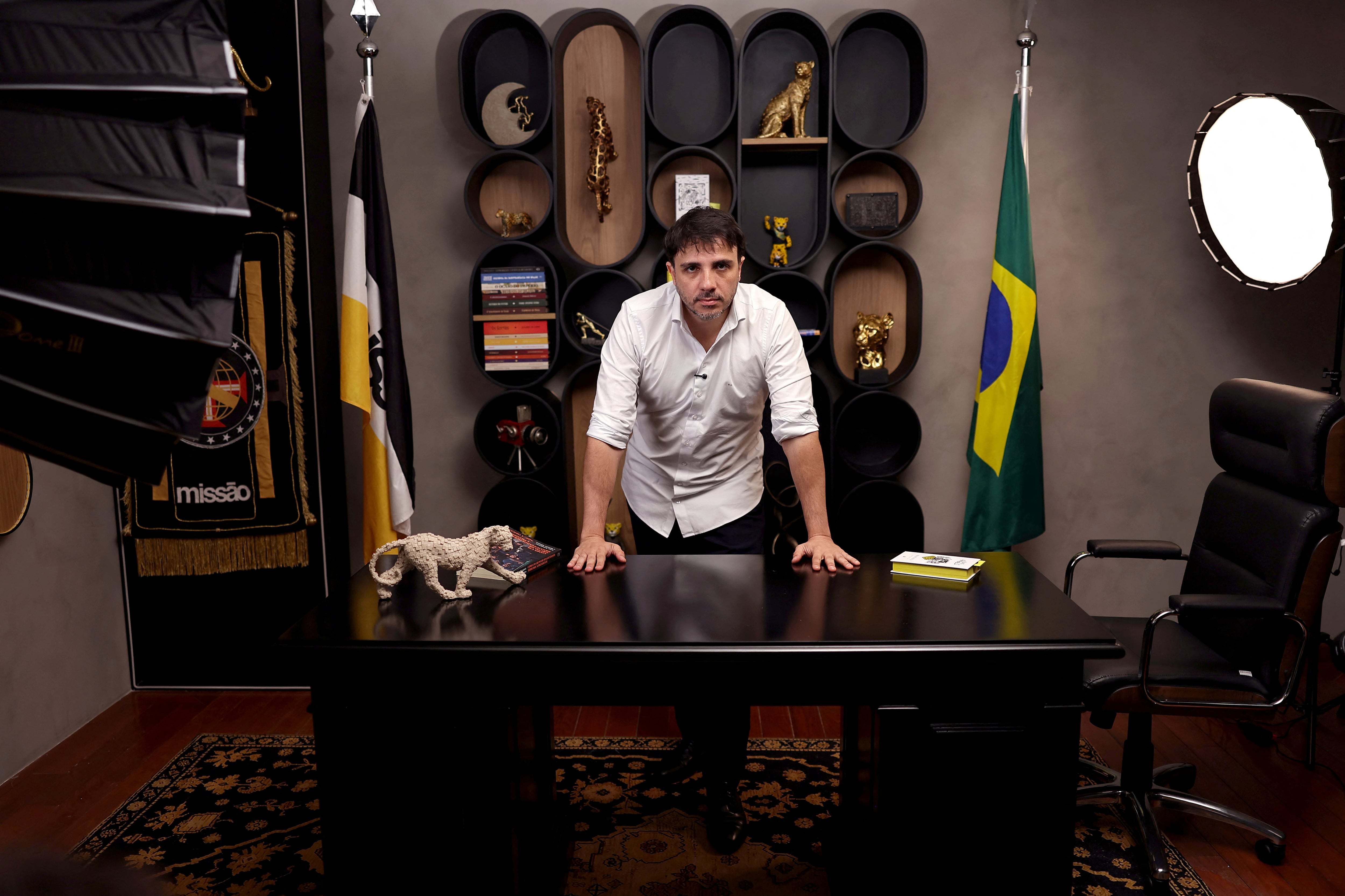 La campaña presidencial de Renan Santos utiliza redes sociales, una banda de rock y una comunicación provocadora para construir una marca política (REUTERS/Amanda Perobelli)