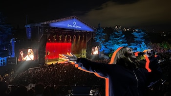 Rigoberta Bandini consigue que las perras de Madrid dejen sus móviles y vibren en un concierto con embarazo incluido y un mensaje al papa: “Me haría ilusión...”