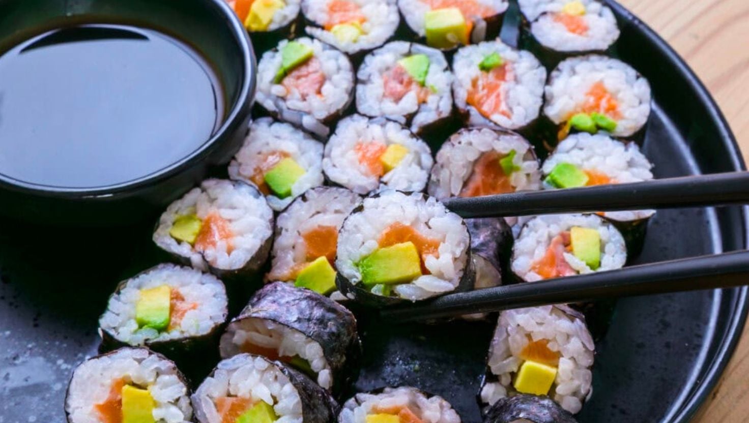 Un 43% de las muestras de ceviche y sushi presentaron fraude en la denominación, poniendo en riesgo a los consumidores y la biodiversidad marina.