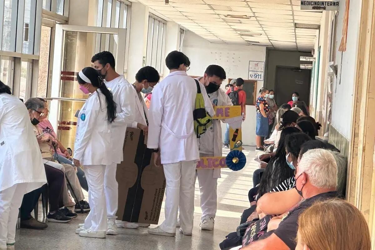 Imagen de referencia. La encuesta realizada por la plataforma CubaData reveló que el 74,3% de los consultados en Cuba pagó por servicios médicos o fármacos. /(FOTO: Proceso Digital)