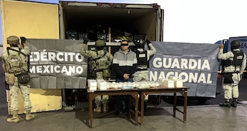 El tractocamión contaba con un fondo falso. (Crédito: Guardia Nacional)