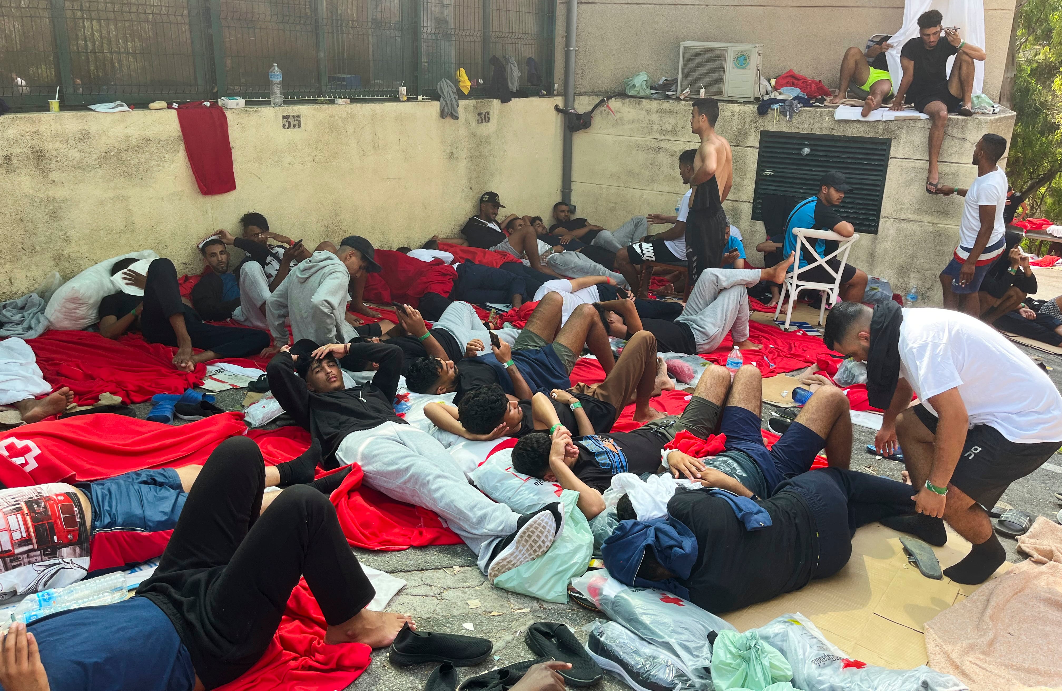 Ceuta pide el apoyo del Gobierno ante la “absoluta emergencia migratoria” y apunta a crear un “mando único” de coordinación