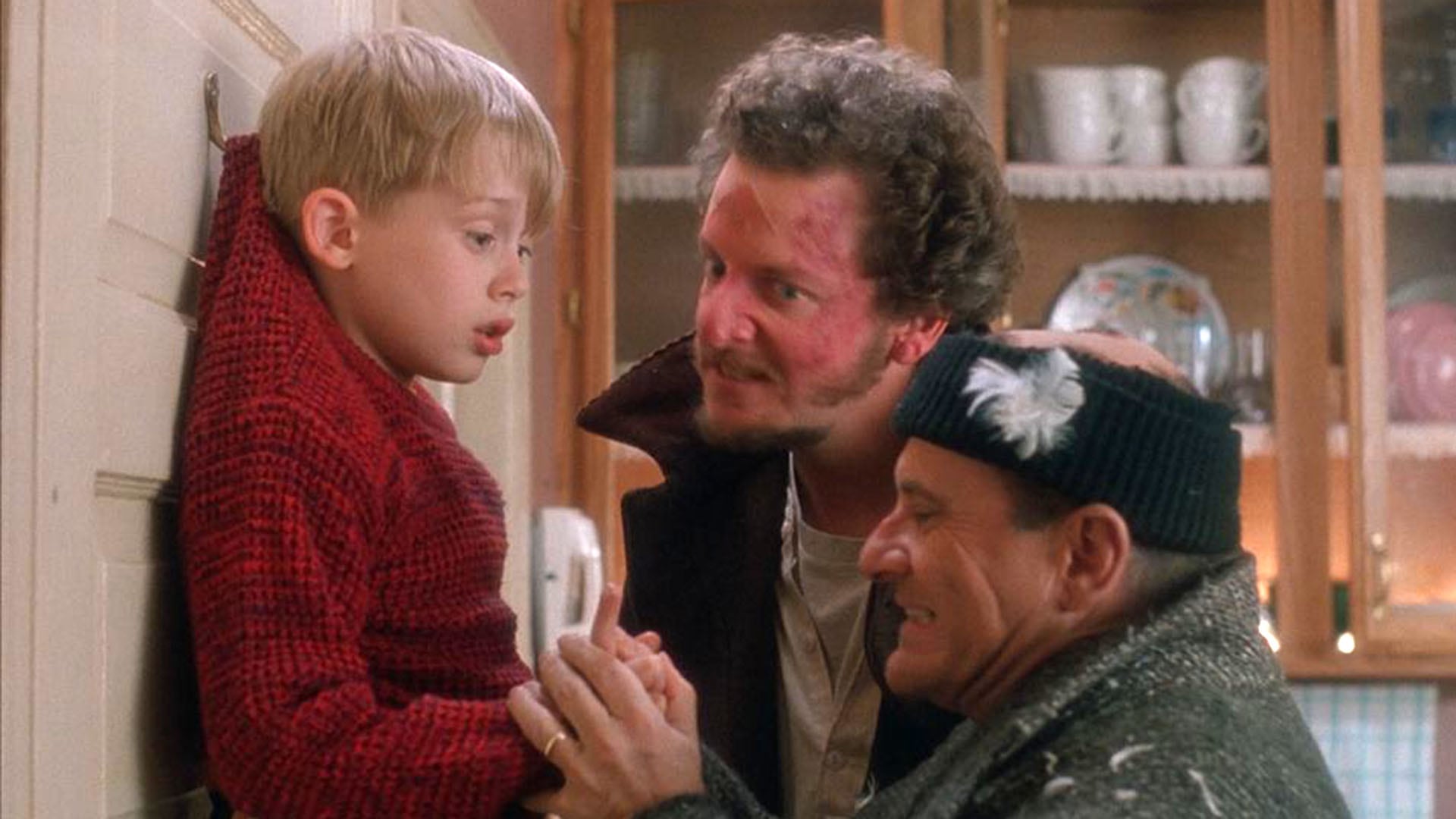 Los personajes de Kevin McCallister, Harry y Marv aparecieron en una supuesta reunión para rememorar el estreno de 1990 (Captura de video)