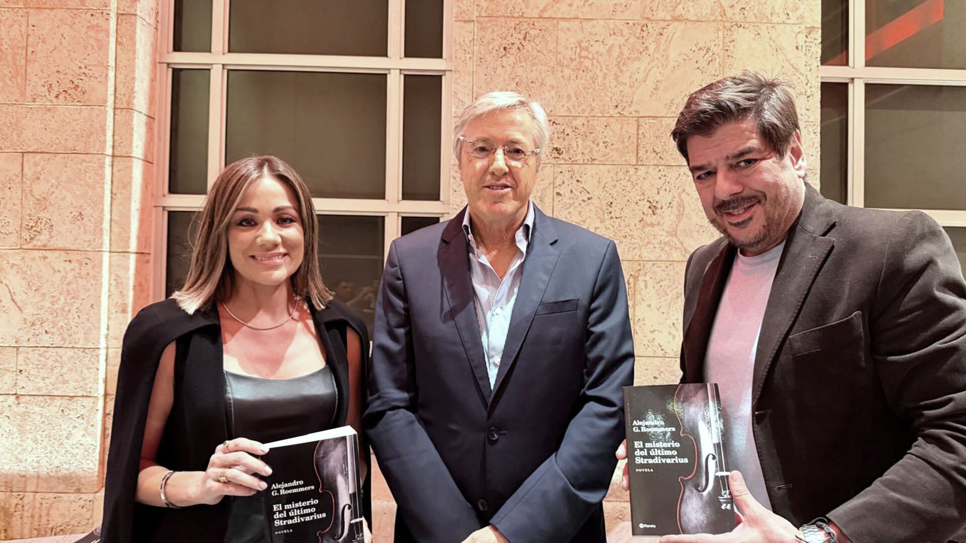 Alejandro Roemmers con Gloria Ordaz y Marcelo Gilardoni, cónsul argentino en Miami