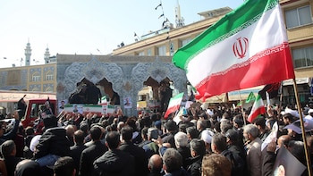 Irán advierte a sus vecinos regionales de que si actúan como "escudo" de EEUU "arderán en el fuego de la guerra"