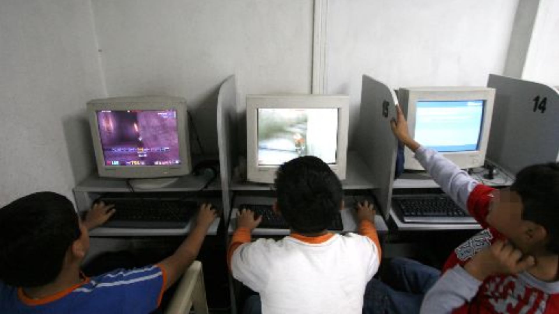 Menores de diversas regiones del país reconocen haber mantenido diálogos con personas desconocidas, según una investigación que destaca la desinformación sobre grooming y sexting| Foto: Andina