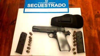 Arma y municiones incautadas en