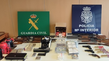 Golpe al crimen organizado en O Salnés: incautan armas, drogas y efectos de lujo