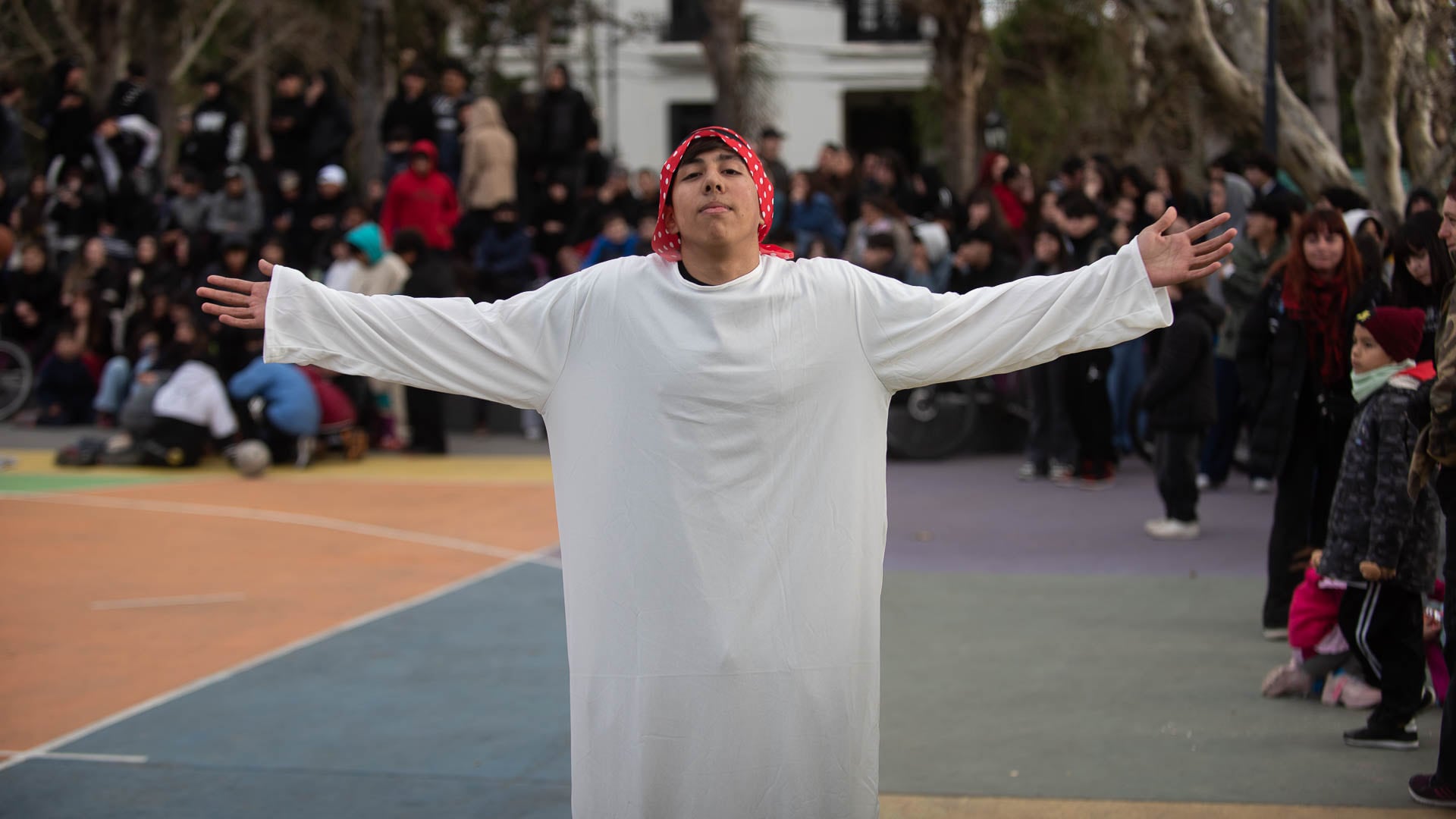 Santino, de 17 años, fue uno de los competidores de la tarde. Llegó disfrazado y con hinchada propia: sus compañeros de colegio.
Fotos: Gustavo Gavotti