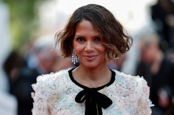 Nahla Aubry presenta una declaración en el Tribunal Superior de Los Ángeles para defender a Halle Berry. (REUTERS/Benoit Tessier)