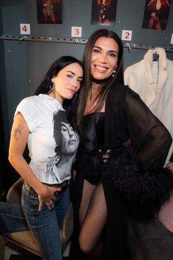 Lali Espósito visitó Sex y saludó en los camarines a Flor de la V (Agencia AB)