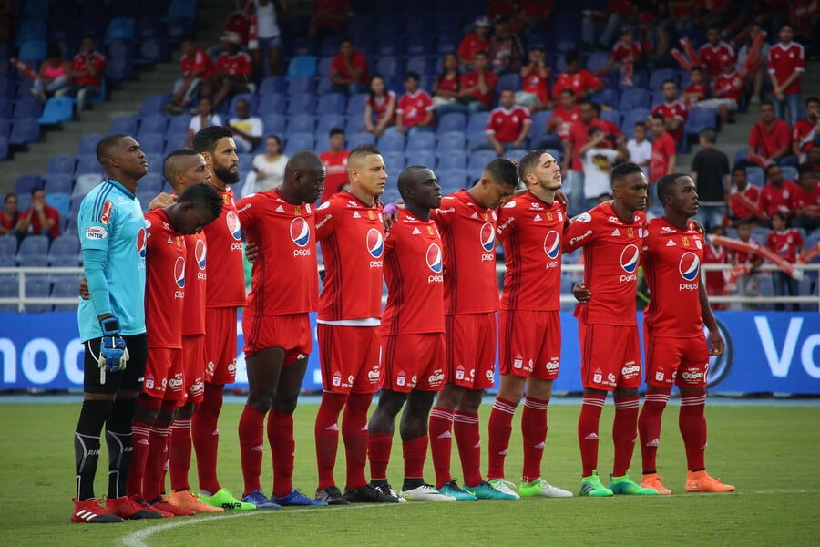 Éder Castañeda se suma a labores de ayuda en Cali y denuncia falta de maquinaria en Capri