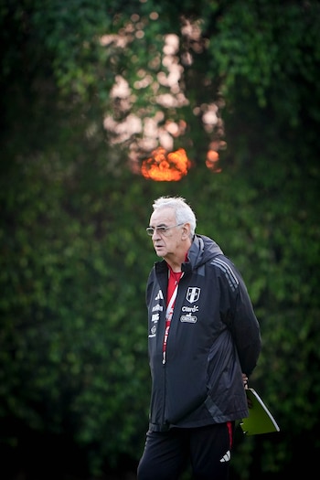 Jorge Fossati cambiará su esquema