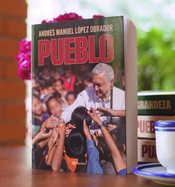 Pueblo repasa la historia política de México y plantea los fundamentos del llamado “humanismo mexicano”.