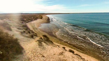 Cómo es El Doradillo, la playa argentina que está entre las 100 mejores del mundo, según un ránking global