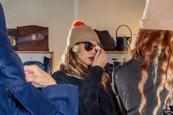 Sarina Roberts se prueba un