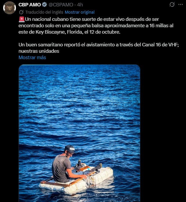 La pequeña estructura artesanal tras ser interceptada por unidades de la CBP AMO y la Guardia Costera de EE.UU. en aguas del Atlántico (Cortesía: CBP AMO).