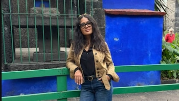 Salma Hayek visita de sorpresa