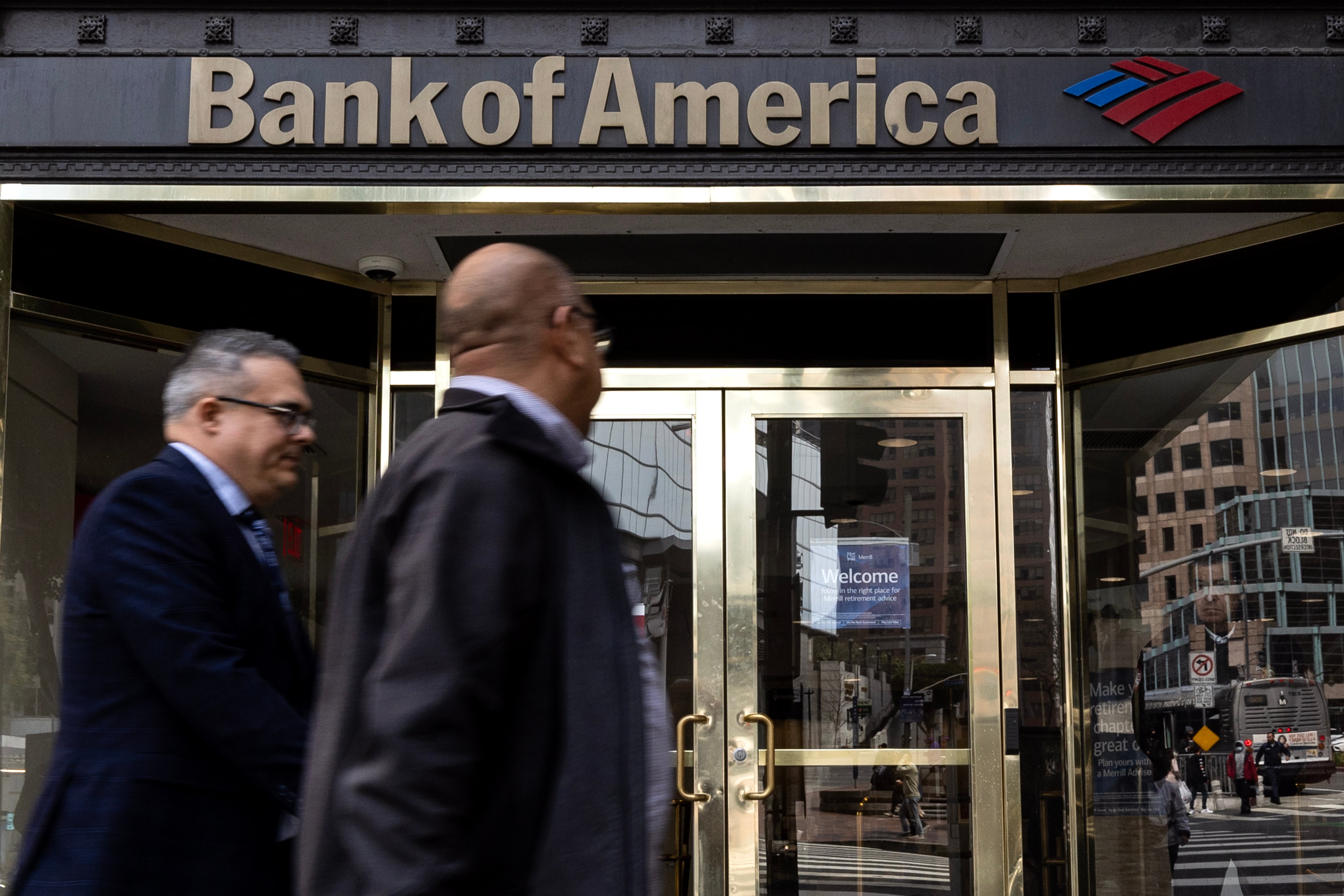 Bank of America reforzó la seguridad de sus sistemas informáticos ante las vulnerabilidades detectadas por modelos avanzados de inteligencia artificial (EFE/EPA/ETIENNE LAURENT/Archivo)
