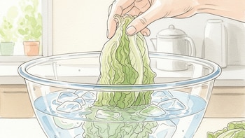 Así es el truco del agua helada que en 30 minutos puede salvar las verduras marchitas