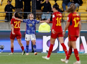 Tanaka celebra el cuarto gol