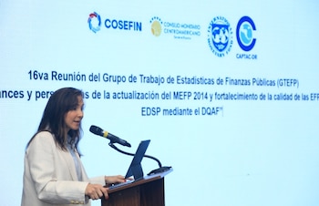 “Nuestra experiencia puede resumirse en tres grandes retos: integrar mejor la información, ampliar nuestra visión del Estado y fortalecer la coordinación institucional”, detalló la viceministra de Economía y Finanzas, Eida Gabriela Sáiz. (Mef)