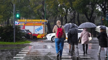 Vuelven las lluvias y bajan las temperaturas: chubascos fuertes en la mitad norte del país y ocho comunidades en aviso