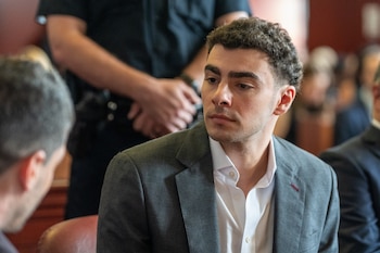 Luigi Mangione se declaró culpable ante un tribunal federal de Manhattan por el asesinato de Brian Thompson, director ejecutivo de UnitedHealthcare (David Dee Delgado/Pool Photo via AP)