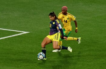 El momento en el que Catalina Usme definió el 1-0 para la selección Colombia ante Jamaica en el Mundial femenino. Foto: REUTERS/Asanka Brendon Ratnayake