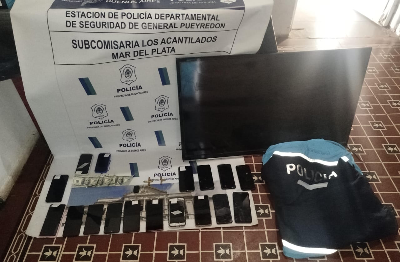 Los celulares incautados en uno de los procedimientos